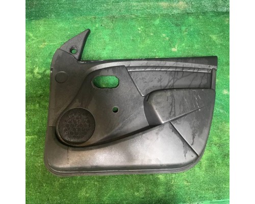 Обшивка двери передней правой Renault Sandero 2009 г б/у Обшивка двери передней правой Renault Sandero 2009 г б/у