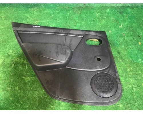 Обшивка двери задней левой Renault Sandero 2009 г 8200916337 б/у