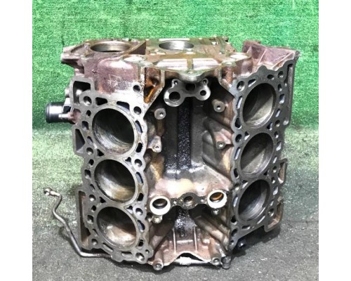 Блок цилиндров Land Rover Discovery 3.0 306DT LR038168 б/у