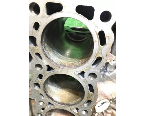 Блок цилиндров Land Rover Discovery 3.0 306DT LR038168 б/у