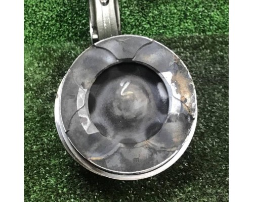 Поршень с шатуном Mitsubishi L200 2015- 4N15 1110D472 б.у