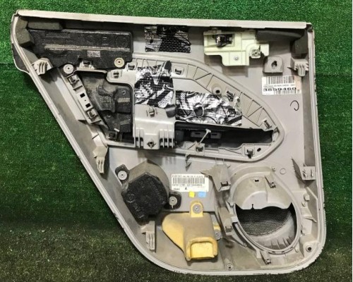 Обшивка двери задней правой Dodge Caliber 2007-2009  б/у Обшивка двери задней правой Dodge Caliber 2007-2009  б/у