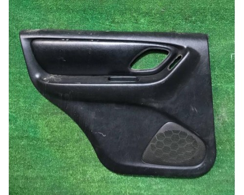 Обшивка двери задняя левая Ford Maverick 2001-2007 б/у Обшивка двери задняя левая Ford Maverick 2001-2007 б/у