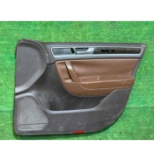 Обшивка двери пердняя правая Volkswagen Touareg 2010-2018  б/у
