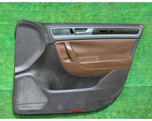 Обшивка двери пердняя правая Volkswagen Touareg 2010-2018  б/у
