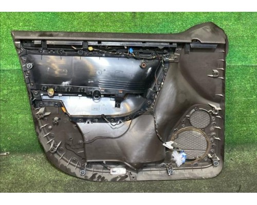 Обшивка двери пердняя правая Volkswagen Touareg 2010-2018  б/у