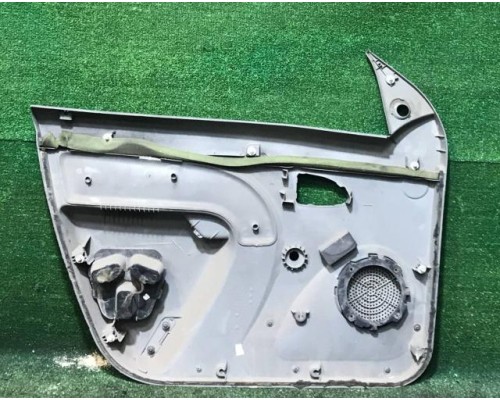 Обшивка двери передняя правая LADA Largus 2011 б/у Обшивка двери передняя правая LADA Largus 2011 б/у