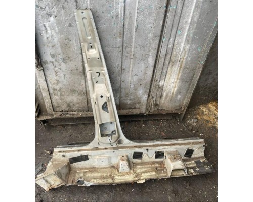 Порог левый Ford Focus I 1998-2004 б/у Порог левый Ford Focus I 1998-2004 б/у
