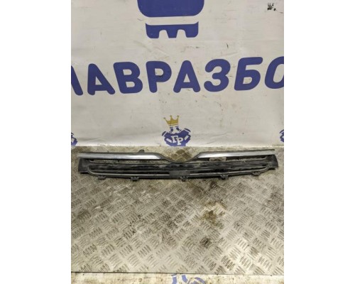 Решетка радиатора Toyota Sienta б/у Решетка радиатора Toyota Sienta б/у