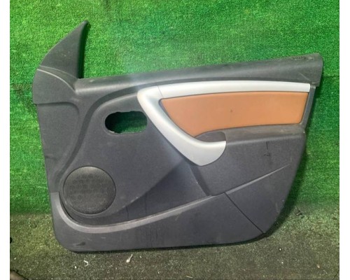 Обшивка двери передняя правая LADA Largus 2011-  б/у Обшивка двери передняя правая LADA Largus 2011-  б/у