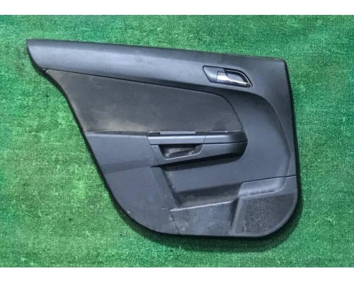 Обшивка двери задняя левая Opel Astra H 2008 б/у Обшивка двери задняя левая Opel Astra H 2008 б/у