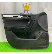 Обшивка двери пердняя левая Volkswagen Touareg 2010-2018 б/у