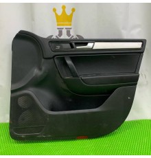 Обшивка двери пердняя правая Volkswagen Touareg 2010-2018 б/у