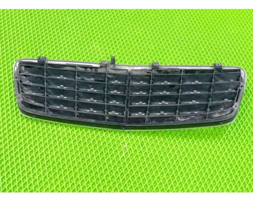 Решетка радиатора Mercedes-Benz W203 2000-2006 б/у Решетка радиатора Mercedes-Benz W203 2000-2006 б/у