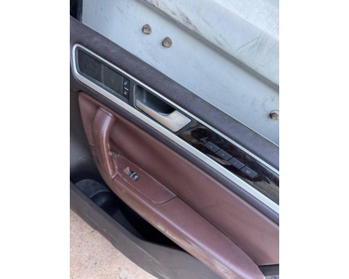 Дверь передняя правая Touareg 2010> б/у